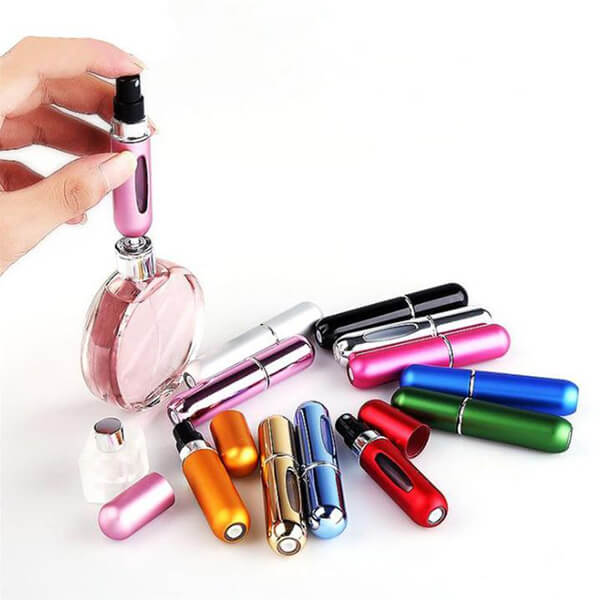 AROMIZER™ - 4 MINI BUTELKI Z SPRYSKIWACZEM W KOLORACH PERFUMÓW